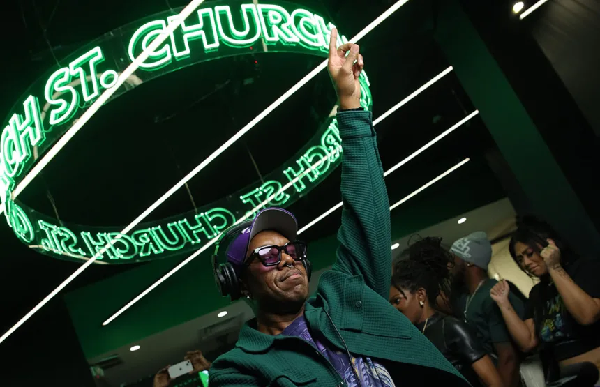 MAIN Wingstop Canada